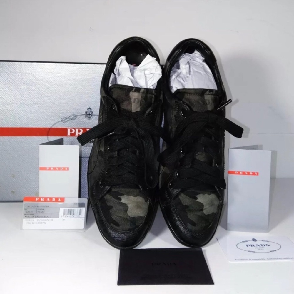 Woman’s Prada sneakers 37.5